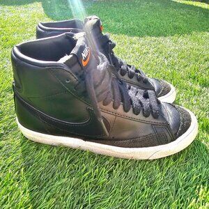Nike Blazer Mid ‘77 - Women’s Size 7, Black